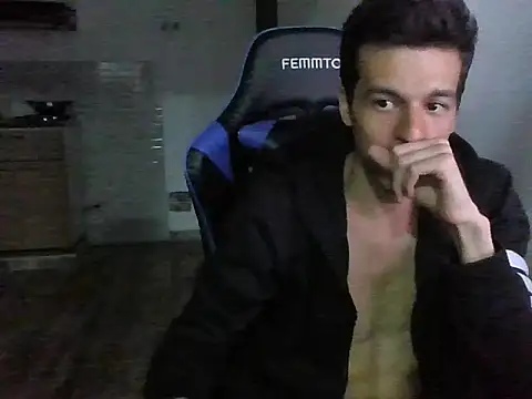 Snapshot of calkestis12 chatting on December 17, 5:13 am calkestis12 online show from December 17, 5:13 am