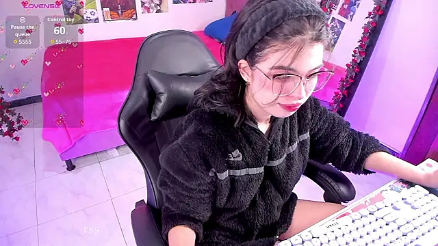 Snapshot of selina_lovers_ chatting on March 9, 4:27 am selina lovers online show from March 9, 4:27 am