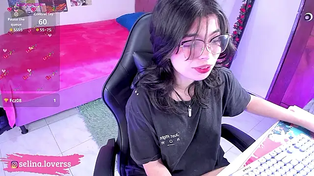 Snapshot of selina_lovers_ chatting on March 20, 4:06 am selina lovers online show from March 20, 4:06 am