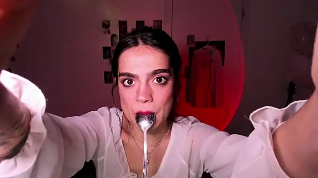 Snapshot of nightfloatt chatting on November 3, 8:43 pm nightfloatt online show from November 3, 8:43 pm