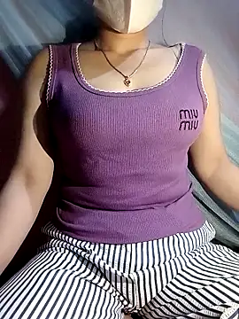 Snapshot of LalayCii chatting on October 13, 9:20 am LalayCii online show from October 13, 9:20 am