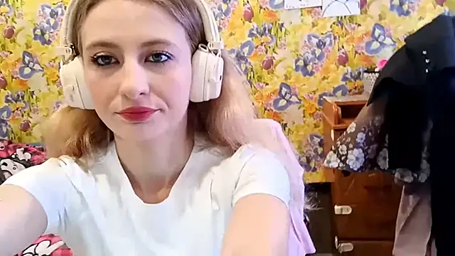 AmeliLia online show from October 18, 7:53 am