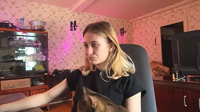 AmeliLia online show from March 13, 2:23 pm