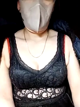 YiyinLy online show from November 5, 8:20 pm