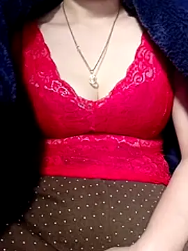 YiyinLy online show from January 9, 12:19 pm