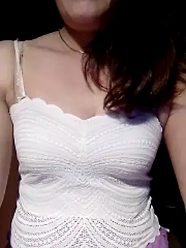 YiyinLy online show from April 18, 9:15 pm