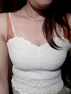 Snapshot of YiyinLy chatting on June 26, 9:52 pm YiyinLy online show from June 26, 9:52 pm