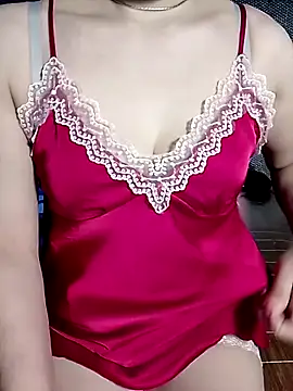 Snapshot of YiyinLy chatting on July 13, 1:14 pm YiyinLy online show from July 13, 1:14 pm