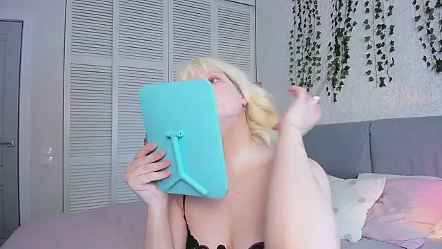 Stacy Starr online show from June 16, 9:01 am