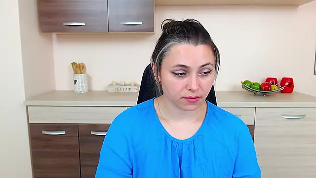 Snapshot of Soft_Lilly chatting on October 22, 5:52 am Soft Lilly online show from October 22, 5:52 am