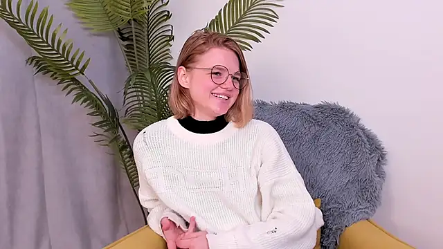 LillieLejune online show from October 16, 2:07 pm