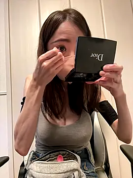 Snapshot of ericiii chatting on November 13, 3:38 am ericiii online show from November 13, 3:38 am