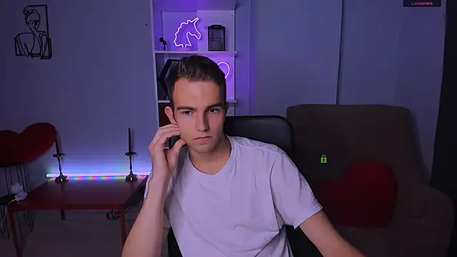 Snapshot of astren_villo chatting on November 13, 1:21 pm astren villo online show from November 13, 1:21 pm