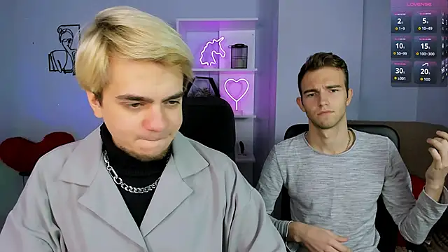 Snapshot of astren_villo chatting on November 15, 10:01 am astren villo online show from November 15, 10:01 am