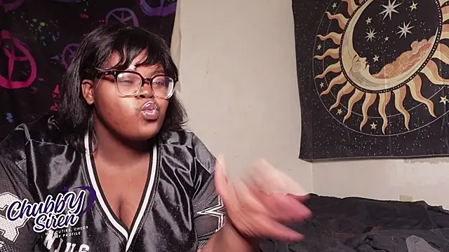 Snapshot of TheChubbySiren chatting on November 29, 1:52 am TheChubbySiren online show from November 29, 1:52 am