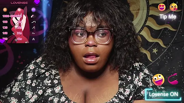 Snapshot of TheChubbySiren chatting on December 16, 1:27 pm TheChubbySiren online show from December 16, 1:27 pm