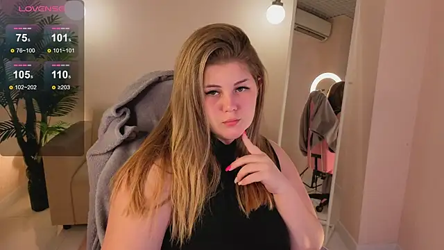 Snapshot of Scarlet_Sinera chatting on November 7, 11:38 pm Scarlet Sinera online show from November 7, 11:38 pm