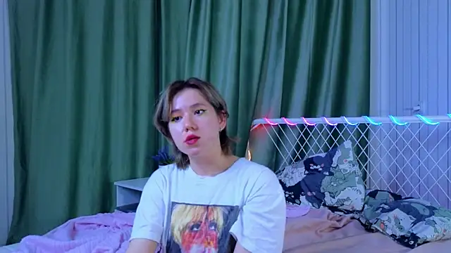 AlisiaEthen online show from November 3, 9:05 pm