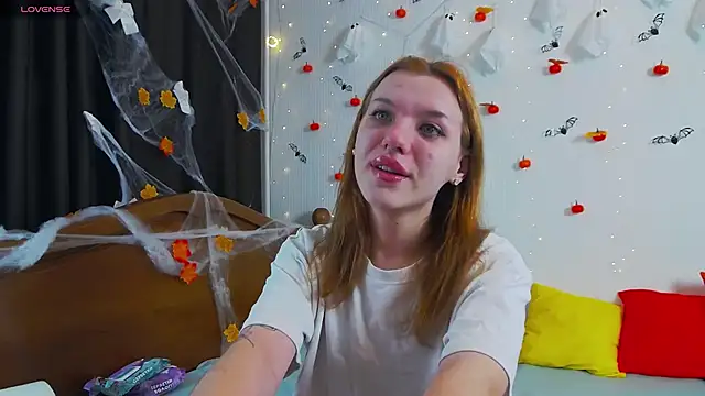 Snapshot of MeganNewCat chatting on November 5, 9:09 am MeganNewCat online show from November 5, 9:09 am