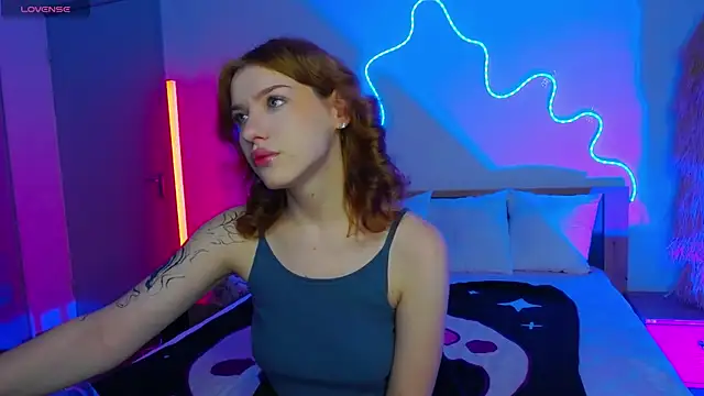 Snapshot of MeganNewCat chatting on November 20, 1:33 pm MeganNewCat online show from November 20, 1:33 pm