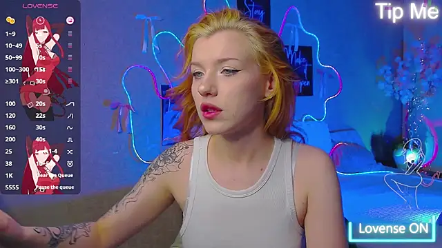 Snapshot of MeganNewCat chatting on June 1, 7:26 pm MeganNewCat online show from June 1, 7:26 pm