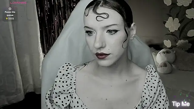 Snapshot of MeganNewCat chatting on July 22, 7:27 pm MeganNewCat online show from July 22, 7:27 pm