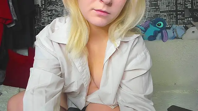 Snapshot of BonnyeBoom chatting on November 15, 3:52 pm BonnyeBoom online show from November 15, 3:52 pm