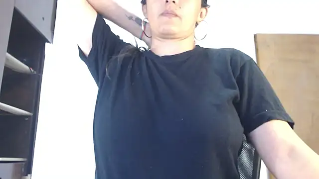 Lucyy Naugthy online show from December 21, 1:13 am