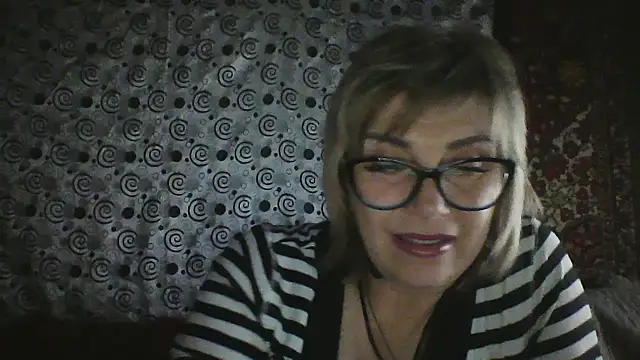 Lia Ray online show from November 9, 7:45 pm