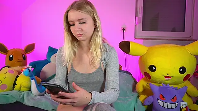 Snapshot of LillyOcean chatting on December 20, 2:02 pm LillyOcean online show from December 20, 2:02 pm