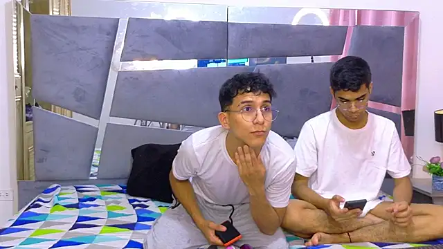 Desire4Duo online show from November 11, 1:33 pm