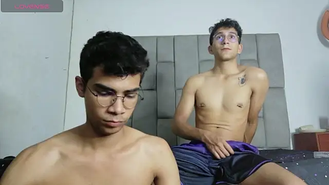 Desire4Duo online show from July 1, 9:33 am