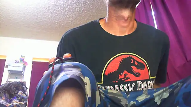 Snapshot of whateveruwanthowever chatting on December 14, 10:47 pm whateveruwanthowever online show from December 14, 10:47 pm