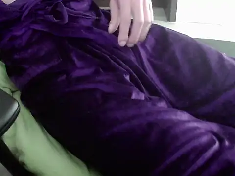 Snapshot of Batboy94 chatting on October 24, 7:32 pm Batboy94 online show from October 24, 7:32 pm