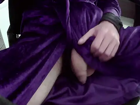 Snapshot of Batboy94 chatting on November 22, 12:20 am Batboy94 online show from November 22, 12:20 am