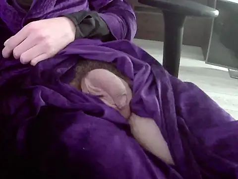 Snapshot of Batboy94 chatting on November 22, 7:24 pm Batboy94 online show from November 22, 7:24 pm