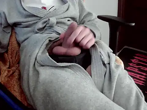 Snapshot of Batboy94 chatting on January 8, 12:13 am Batboy94 online show from January 8, 12:13 am