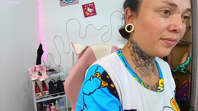 Snapshot of Elisce_cloudd chatting on February 8, 3:10 am Elisce cloudd online show from February 8, 3:10 am