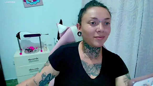 Snapshot of Elisce_cloudd chatting on February 17, 3:14 am Elisce cloudd online show from February 17, 3:14 am