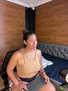 Yvonny27 online show from March 10, 10:37 pm