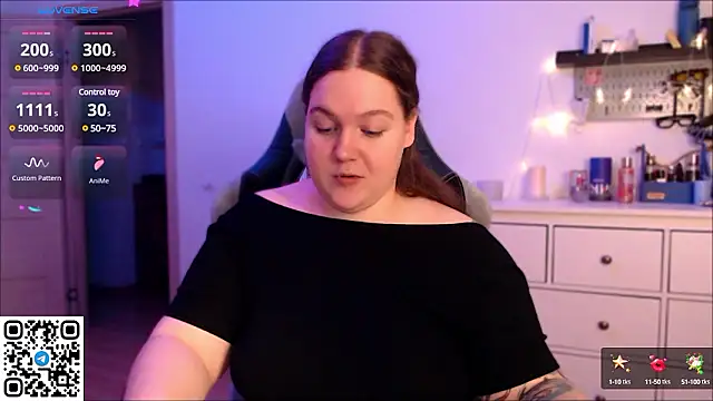 SummerTina online show from December 6, 5:55 pm