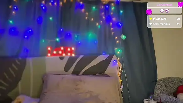 Snapshot of _Nefertiti chatting on February 9, 6:01 pm Nefertiti online show from February 9, 6:01 pm