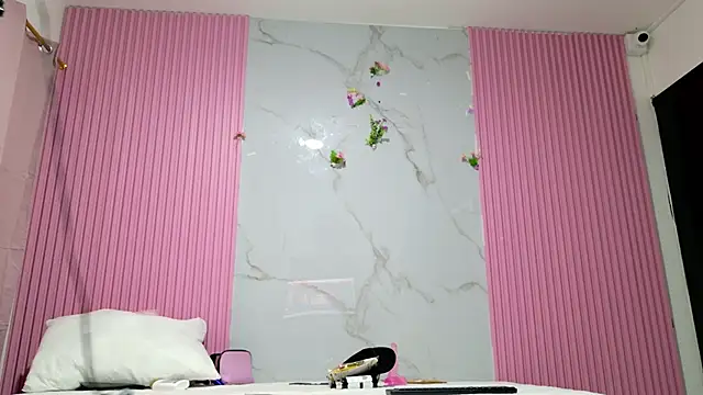 Snapshot of dafne17_ chatting on June 13, 10:35 am dafne17 online show from June 13, 10:35 am