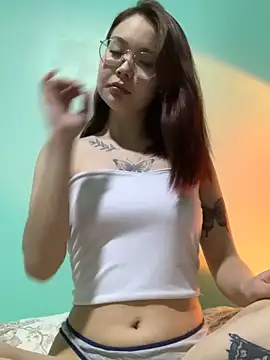 Snapshot of KittyK_at chatting on November 20, 9:47 pm KittyK at online show from November 20, 9:47 pm