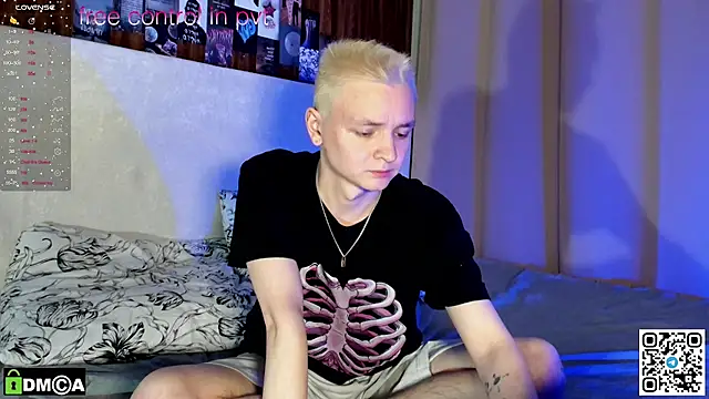 Snapshot of Logan_mett chatting on December 1, 11:32 pm Logan mett online show from December 1, 11:32 pm