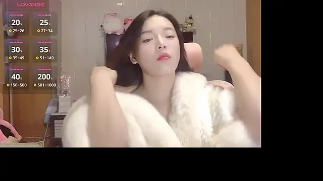 Snapshot of Mimi-777 chatting on October 19, 1:56 pm Mimi-777 online show from October 19, 1:56 pm