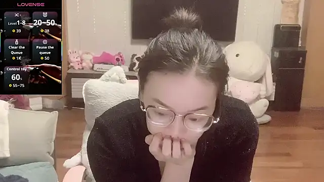 Snapshot of Mimi-777 chatting on November 1, 9:33 am Mimi-777 online show from November 1, 9:33 am