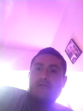 Snapshot of checheludo23 chatting on December 3, 5:15 am checheludo23 online show from December 3, 5:15 am