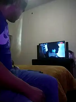 Snapshot of checheludo23 chatting on February 8, 3:32 am checheludo23 online show from February 8, 3:32 am