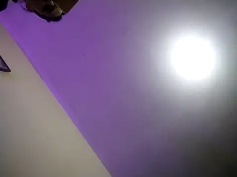 Snapshot of checheludo23 chatting on February 23, 8:28 pm checheludo23 online show from February 23, 8:28 pm